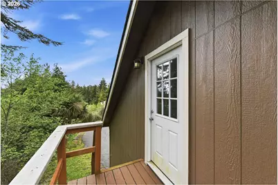 885 Lombard St, North Bend, OR 97459 - Photo 35