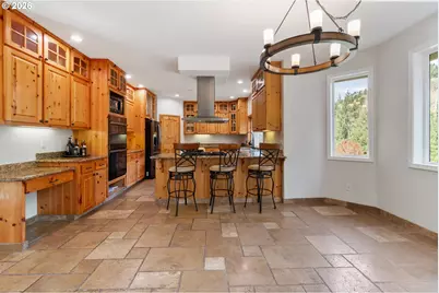 702 NE 367th Ave, Washougal, WA 98671 - Photo 9