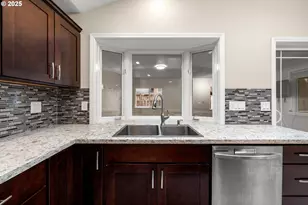 17705 NE Multnomah Dr, Portland, OR 97230 - Photo 17