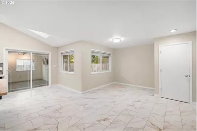 17705 NE Multnomah Dr, Portland, OR 97230 - Photo 11