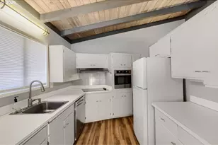 6425 SW Radcliffe St, Portland, OR 97219 - Photo 13