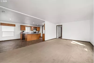 975 N 16th St, Cottage Grove, OR 97424 - Photo 5