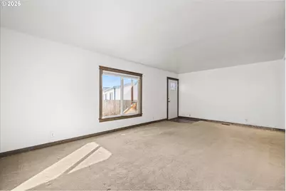 975 N 16th St, Cottage Grove, OR 97424 - Photo 7