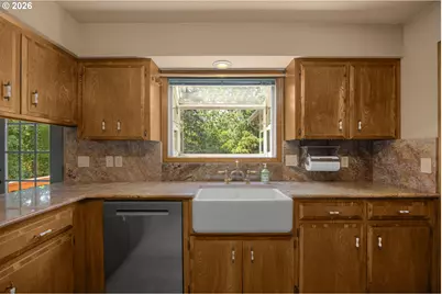 343 NE Hillwood Dr, Hillsboro, OR 97124 - Photo 11