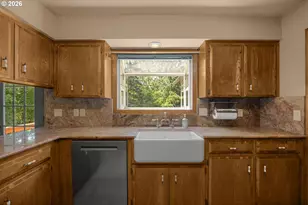 343 NE Hillwood Dr, Hillsboro, OR 97124 - Photo 11