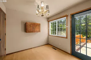 343 NE Hillwood Dr, Hillsboro, OR 97124 - Photo 13