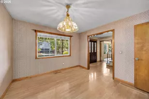 343 NE Hillwood Dr, Hillsboro, OR 97124 - Photo 9