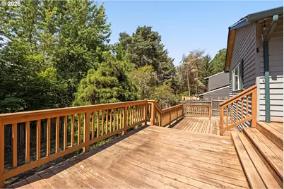343 NE Hillwood Dr, Hillsboro, OR 97124 - Photo 31