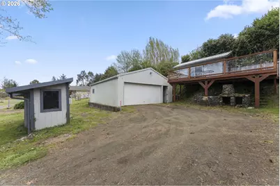 65851 N Bay Rd, North Bend, OR 97459 - Photo 7