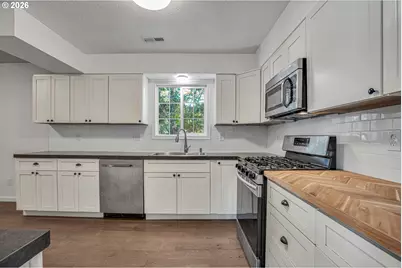 102 NE 156th Ave, Portland, OR 97230 - Photo 7