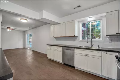 102 NE 156th Ave, Portland, OR 97230 - Photo 9