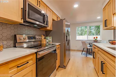 2081 Devos St, Eugene, OR 97402 - Photo 11