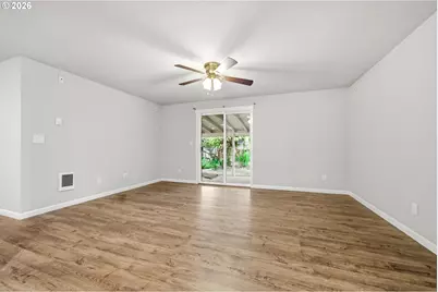 550 E 7th St, La Center, WA 98629 - Photo 9