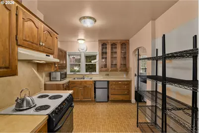 8040 SE Center St, Portland, OR 97206 - Photo 11