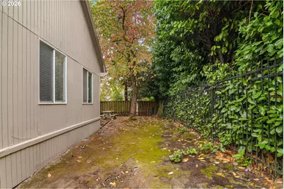 8040 SE Center St, Portland, OR 97206 - Photo 27