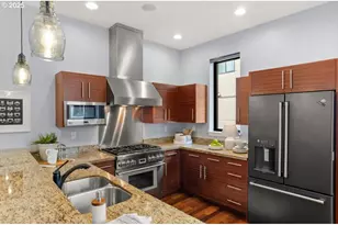 1622 NW Riverscape St, Portland, OR 97209 - Photo 11