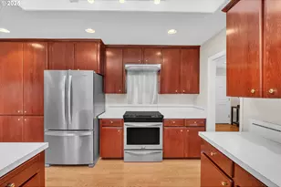 2463 SW Phyllis Dr SW, Gresham, OR 97080 - Photo 9