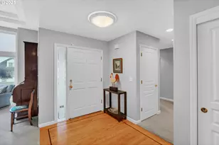 2463 SW Phyllis Dr SW, Gresham, OR 97080 - Photo 5