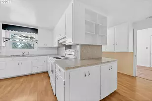 26900 Crow Rd, Eugene, OR 97402 - Photo 27