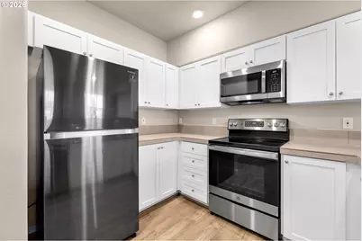 17126 SW Snowdale St #303, Beaverton, OR 97007 - Photo 7
