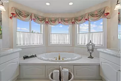 2328 Oakhurst Ln, Lake Oswego, OR 97034 - Photo 29