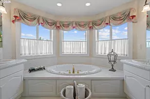 2328 Oakhurst Ln, Lake Oswego, OR 97034 - Photo 29