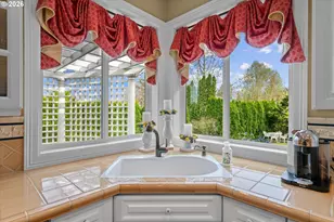 2328 Oakhurst Ln, Lake Oswego, OR 97034 - Photo 21