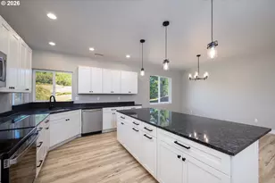 367 Karenza Ln, Roseburg, OR 97471 - Photo 9