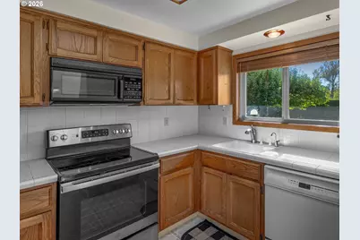 1260 NE Oleander Ln, Hillsboro, OR 97124 - Photo 13