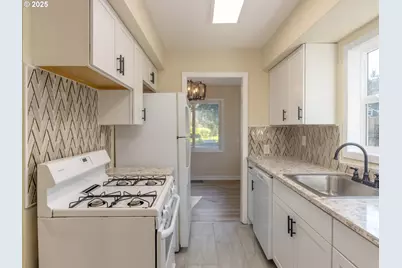 3033 SE 85th Ave, Portland, OR 97266 - Photo 9