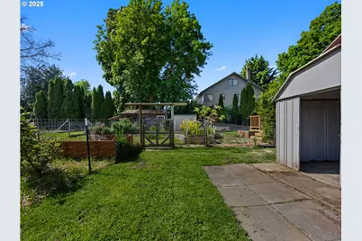 682 S Settlemier Ave, Woodburn, OR 97071 - Photo 39