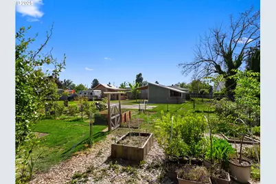 682 S Settlemier Ave, Woodburn, OR 97071 - Photo 41