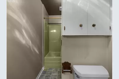 682 S Settlemier Ave, Woodburn, OR 97071 - Photo 17