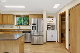 12132 SE Pardee St, Portland, OR 97266 - Photo 13