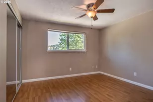 885 NE Sunset St, Roseburg, OR 97470 - Photo 25