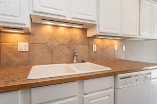 885 NE Sunset St, Roseburg, OR 97470 - Photo 5
