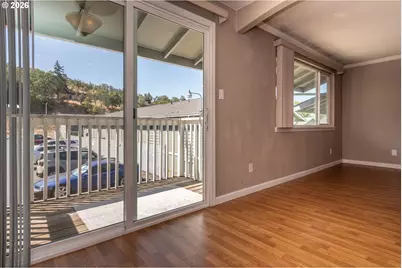 885 NE Sunset St #32, Roseburg, OR 97470 - Photo 11