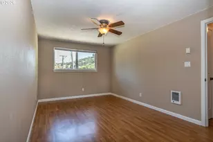 885 NE Sunset St, Roseburg, OR 97470 - Photo 29