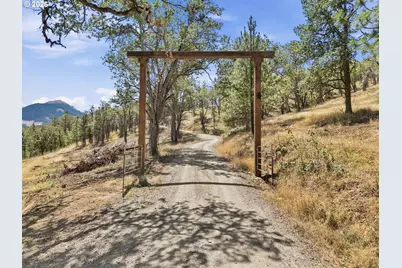 9700 Roberts Creek Rd, Roseburg, OR 97470 - Photo 5