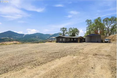 9700 Roberts Creek Rd, Roseburg, OR 97470 - Photo 3