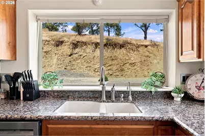 9700 Roberts Creek Rd, Roseburg, OR 97470 - Photo 17