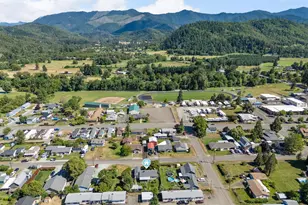 422 E 2nd Ave, Riddle, OR 97469 - Photo 3