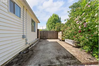 422 E 2nd Ave, Riddle, OR 97469 - Photo 9