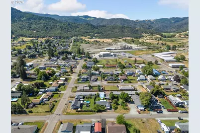 422 E 2nd Ave, Riddle, OR 97469 - Photo 45