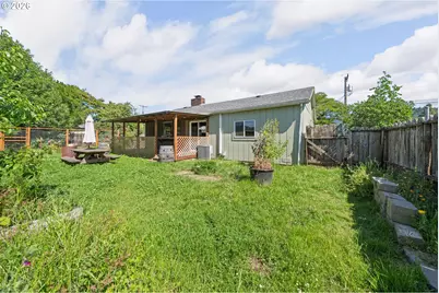 422 E 2nd Ave, Riddle, OR 97469 - Photo 11