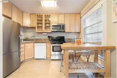 1104 SW Columbia St #203, Portland, OR 97201 - Photo 17