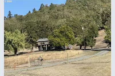 7978 N Bank Rd, Roseburg, OR 97470 - Photo 25