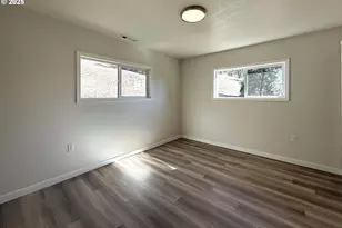 7978 N Bank Rd, Roseburg, OR 97470 - Photo 23