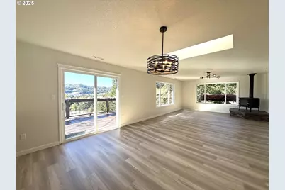 7978 N Bank Rd, Roseburg, OR 97470 - Photo 7