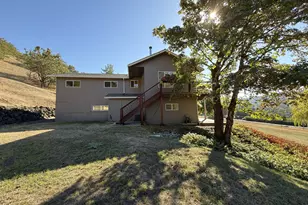 7978 N Bank Rd, Roseburg, OR 97470 - Photo 3